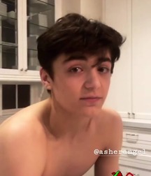 Hot Idols: Asher Angel 5d958bb9ecefd.jpg