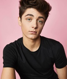 Hot Idols: Asher Angel 5d958bd3a2d1b.jpg