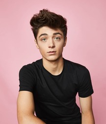 Hot Idols: Asher Angel 5d958bd5e819b.jpg