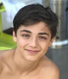 Hot Idols: Asher Angel 5d958beb51ca7.jpeg