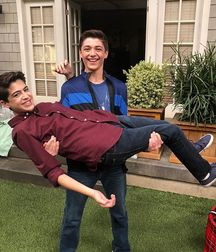 Hot Idols: Asher Angel 5d958bf344d1c.jpg