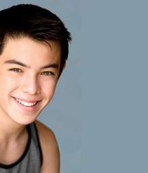 Hot Idols: Ryan Potter 5d9804921a98e.jpg