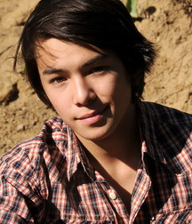 Hot Idols: Ryan Potter 5d980497c7ff3.jpg