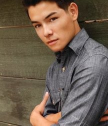 Hot Idols: Ryan Potter 5d98064525910.jpg