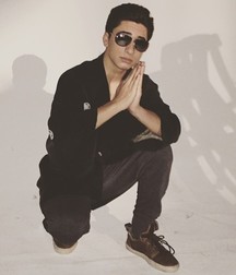Hot Idols: Calvin Millan 5d990b8a8f54e.jpg