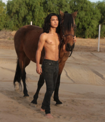 Hot Idols: Calvin Millan 5d990bd3ed9c6.png