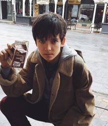 Hot Idols: Asa Butterfield 5d993b0049664.jpg