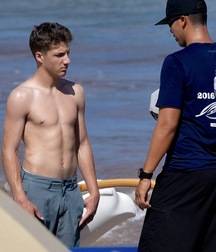 Hot Idols: Asa Butterfield 5d993bd48f834.jpg