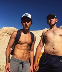 Hot Idols: Skyler Gisondo 5d9a9390bb8bd.jpg
