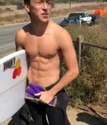 Hot Idols: Skyler Gisondo 5d9a93a634ea4.jpg