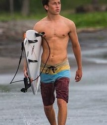Hot Idols: Skyler Gisondo 5d9a93c9a3f4e.jpg