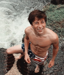 Hot Idols: Skyler Gisondo 5d9a93f18d395.jpg