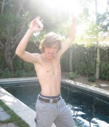 Hot Idols: William Moseley 5da3ec5c0aa80.jpg