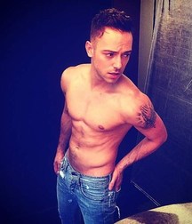 Hot Idols: Pee Wee 5dacd8ba7325f.jpg