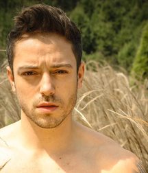 Hot Idols: Pee Wee 5dacd8ca395ac.jpg