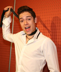 Hot Idols: Pee Wee 5dacd8d33a370.jpg