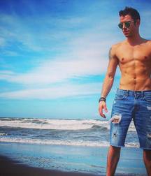 Hot Idols: Pee Wee 5dacd8ea98b59.jpg