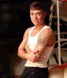 Hot Idols: Pee Wee 5dacd8f7ecbc2.jpg