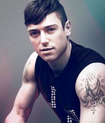 Hot Idols: Pee Wee 5dacd934d5484.jpg