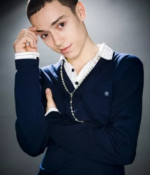 Hot Idols: Pee Wee 5dacd93e3e406.png