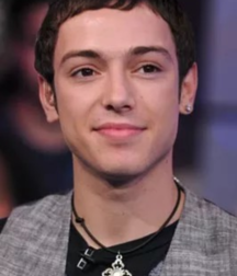 Hot Idols: Pee Wee 5dacd95c0d097.png