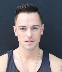 Hot Idols: Pee Wee 5dacd972d73d1.jpg