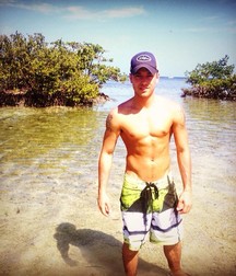 Hot Idols: Pee Wee 5dacd97a82d2a.jpg