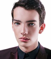 Hot Idols: Kodi Smit-McPhee 5dacf789ae780.jpg