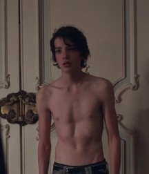 Hot Idols: Kodi Smit-McPhee 5dacf799d6f58.jpg