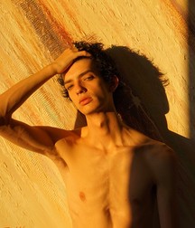 Hot Idols: Kodi Smit-McPhee 5dacf79d7be96.jpg