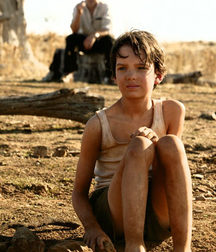 Hot Idols: Kodi Smit-McPhee 5dacf7a0b30c2.jpg
