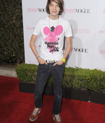 Hot Idols: Kodi Smit-McPhee 5dacf7a25a325.jpg