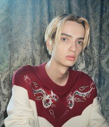 Hot Idols: Kodi Smit-McPhee 5dacf7a9821b4.jpg