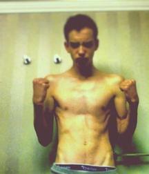 Hot Idols: Kodi Smit-McPhee 5dacf7bb62611.jpeg