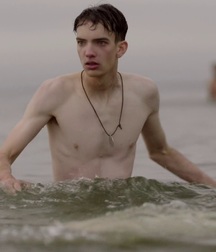 Hot Idols: Kodi Smit-McPhee 5dacf7da80256.jpg