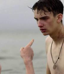 Hot Idols: Kodi Smit-McPhee 5dacf7e29e705.jpeg