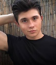 Hot Idols: Mateus Ward 5db49fc801c81.jpg