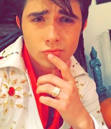 Hot Idols: Mateus Ward 5db4a014a1b3a.jpg