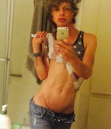 Hot Idols: Trevor Laack 5db4db3721af5.jpg