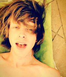 Hot Idols: Trevor Laack 5db4dc30e9ab1.jpg
