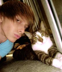 Hot Idols: Trevor Laack 5db4dc4396f6e.jpg
