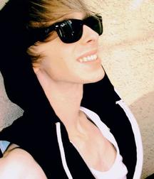 Hot Idols: Trevor Laack 5db4dc9d123d1.jpg