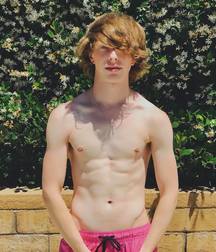 Hot Idols: Trevor Laack 5db4dcc5b6c50.jpg