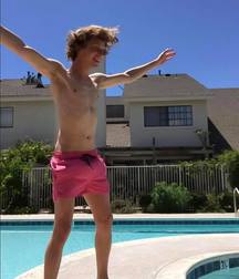 Hot Idols: Trevor Laack 5db4dce66c1a9.jpg