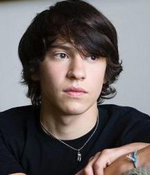Hot Idols: Keir Gilchrist 5db6891901519.jpg