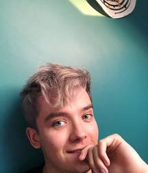 Hot Idols: Asa Butterfield 5db9adbc83109.jpg