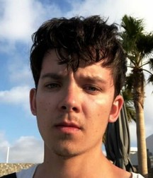 Hot Idols: Asa Butterfield 5db9ae25a5b7a.jpg