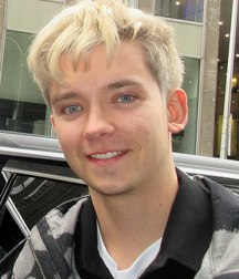 Hot Idols: Asa Butterfield 5db9ae79b4487.jpg