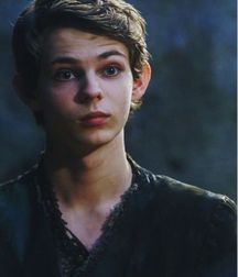 Hot Idols: Robbie Kay 5dbcb553a0e00.jpg
