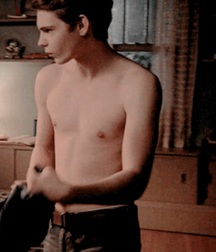 Hot Idols: Robbie Kay 5dbcb5aba5add.jpg